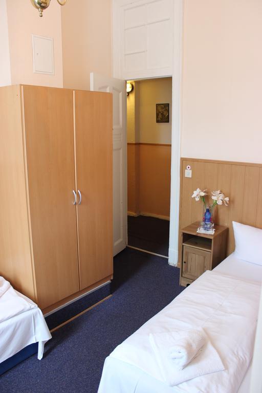 Hotel-Pension Rheingold Am Kurfuerstendamm Berlin Bagian luar foto